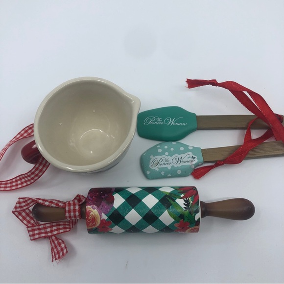 Pioneer Woman Kitchen Utensils & Batter Bowl Ornament Set - Picture 3 of 3
